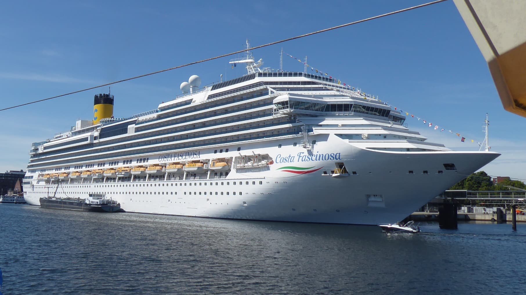 Kreuzfahrtschiff Costa Fascinosa in Kiel