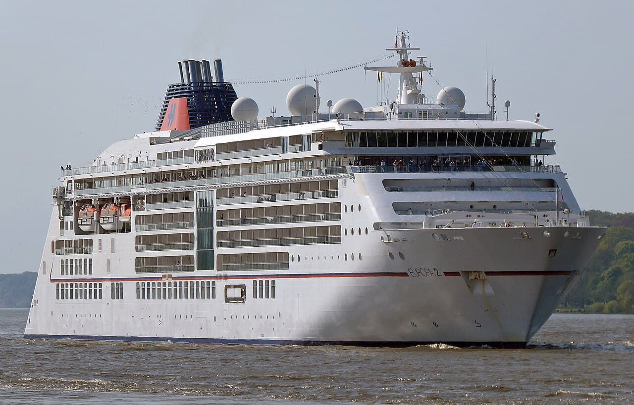 Kreuzfahrtschiff MS Europa 2 von Hapag-Lloyd Cruises in Hamburg