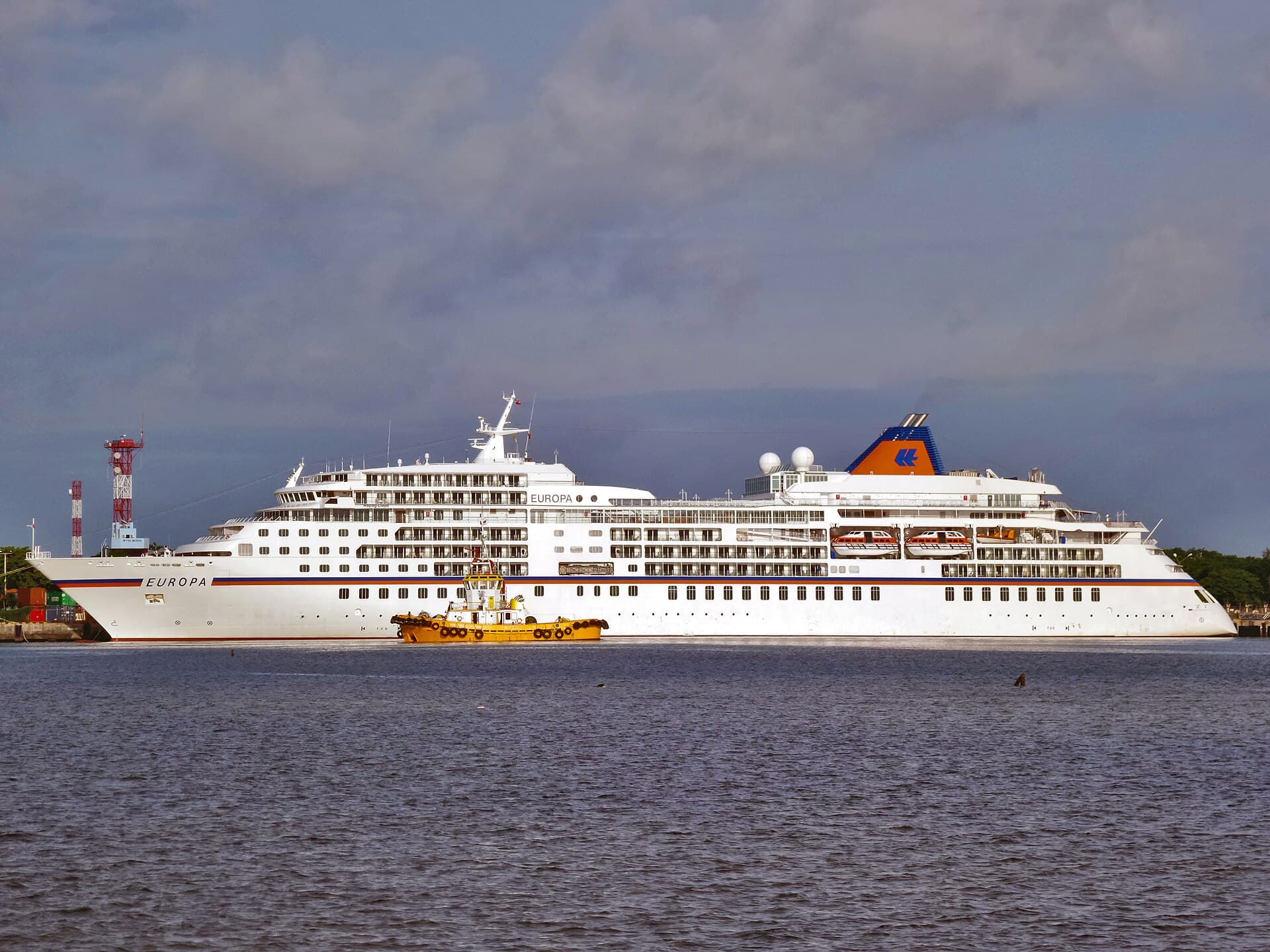 Kreuzfahrtschiff MS EUROPA von Hapag-Lloyd Cruises in Benoa