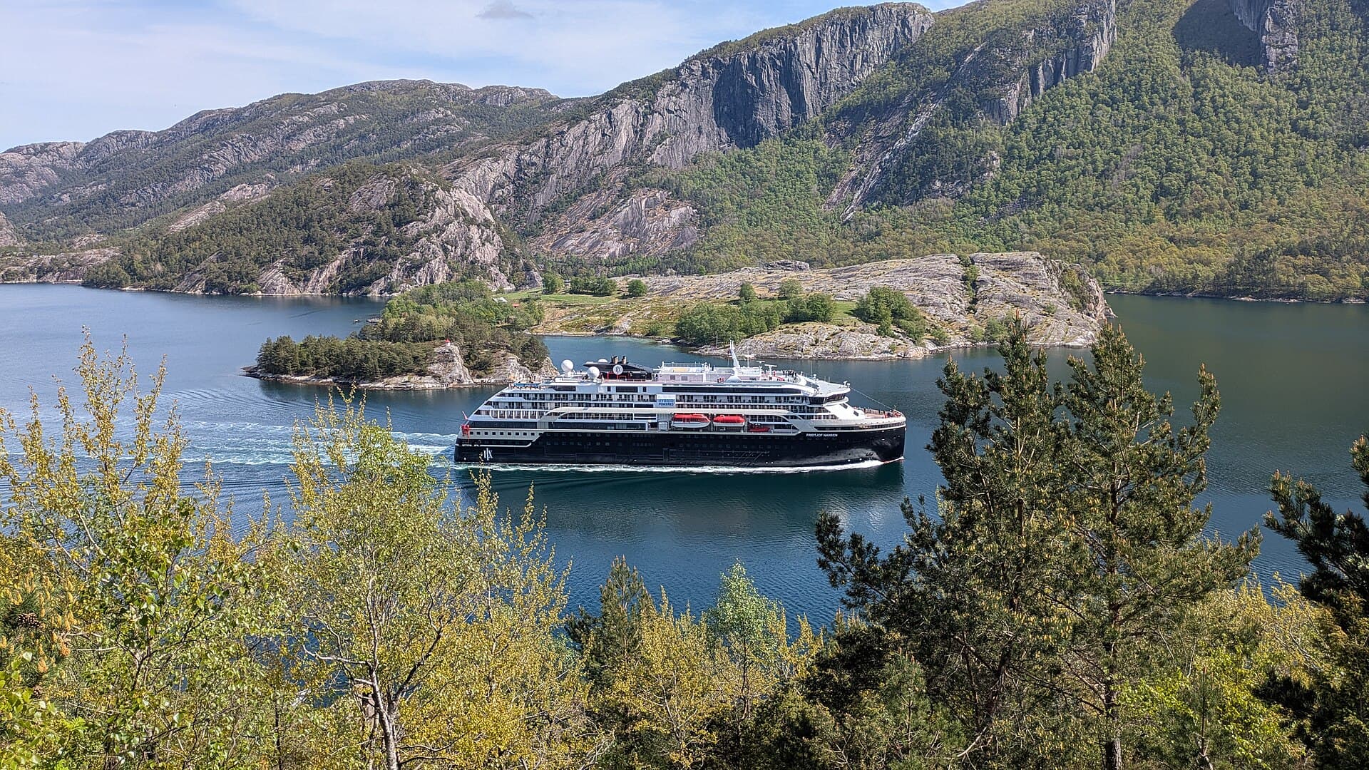 Expeditionsschiff MS Fridtjof Nansen im Lysefjord